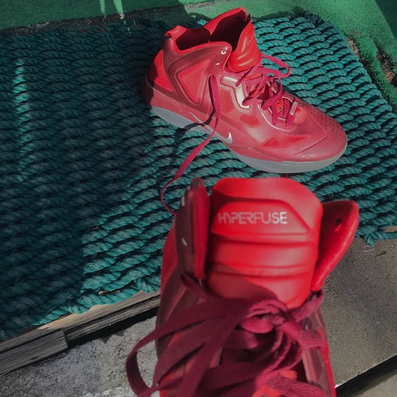 red and maroon Nike hyperfusion - Picture 5 of 5